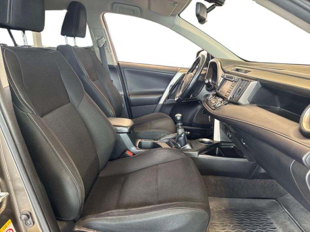 Toyota RAV4 2013 Ruskea (beige)