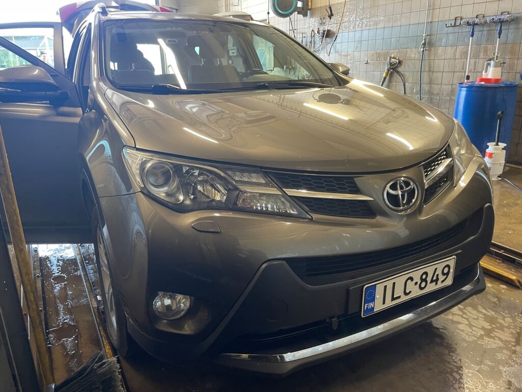 Toyota RAV4 2013 Ruskea (beige)