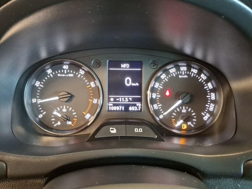 Skoda Fabia 2014 Punainen