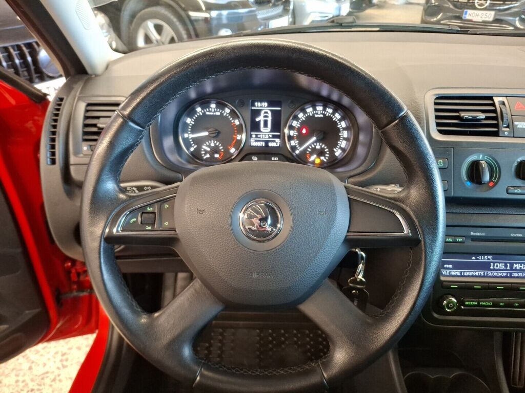Skoda Fabia 2014 Punainen