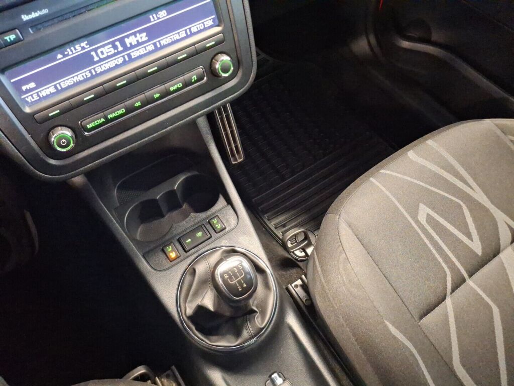 Skoda Fabia 2014 Punainen