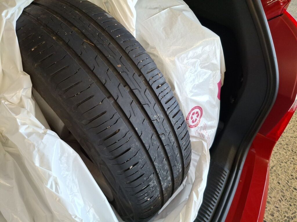 Skoda Fabia 2014 Punainen