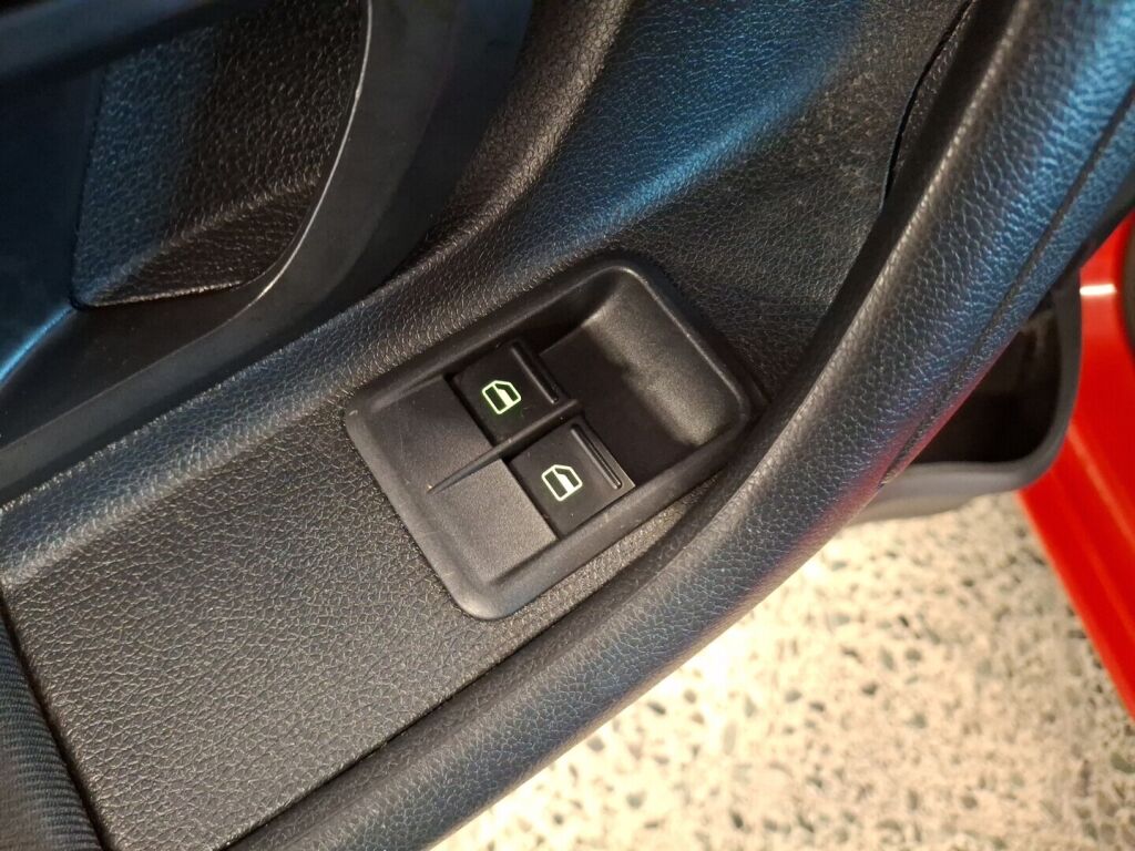 Skoda Fabia 2014 Punainen