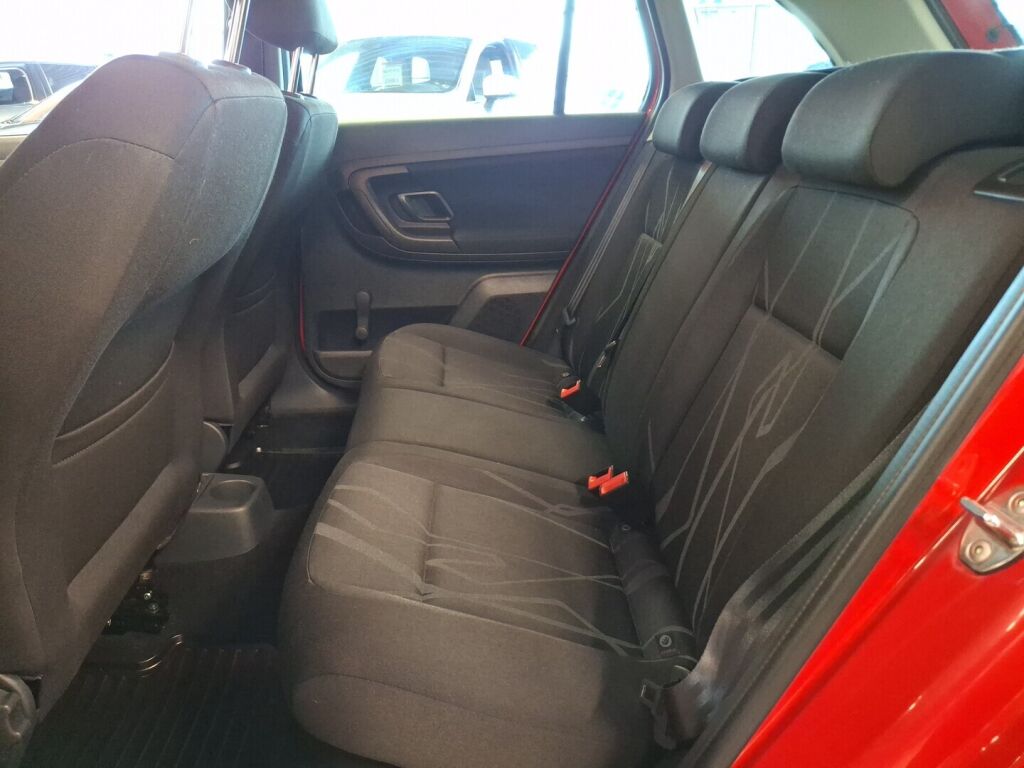 Skoda Fabia 2014 Punainen