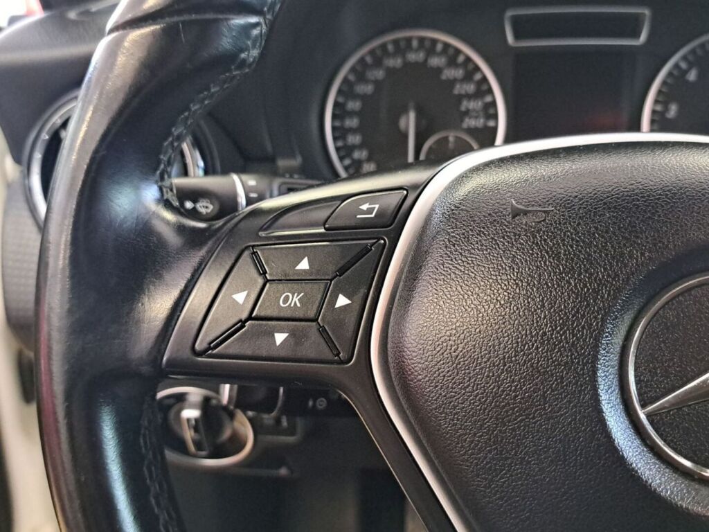 Mercedes-Benz A 2013 Valkoinen