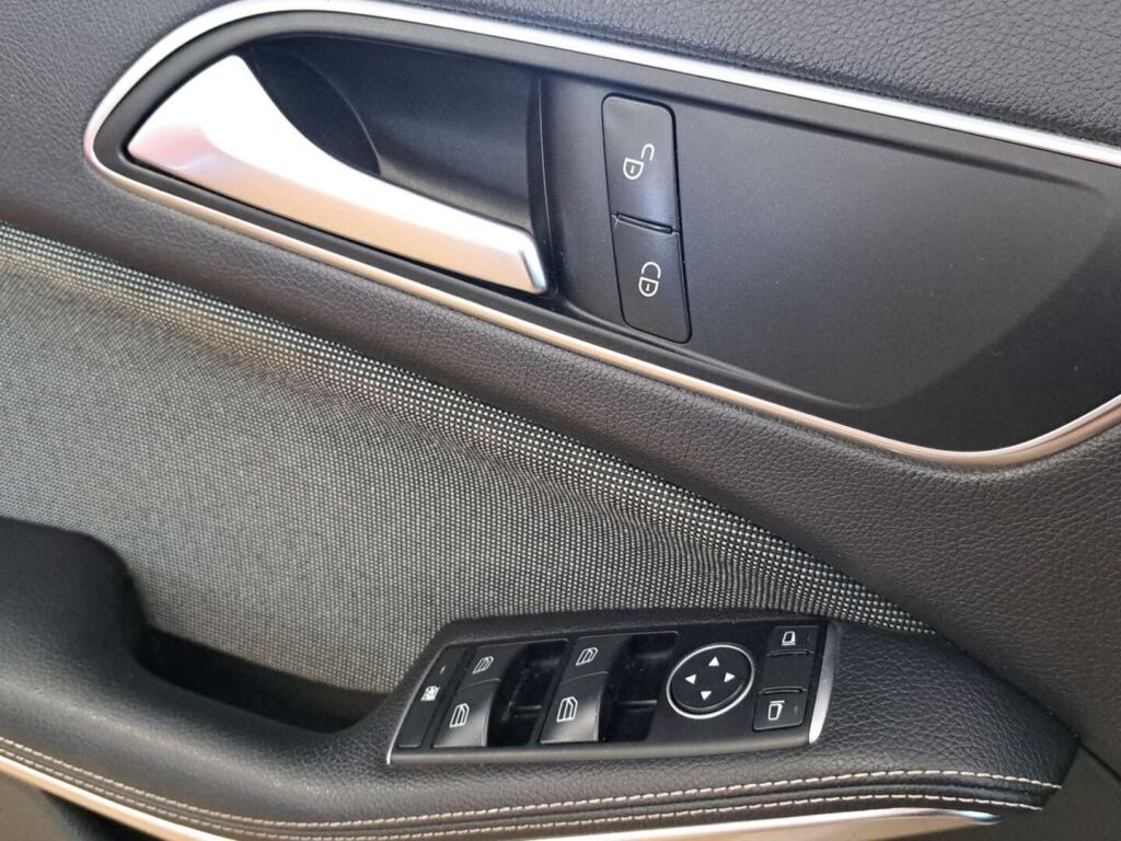 Mercedes-Benz A 2013 Valkoinen