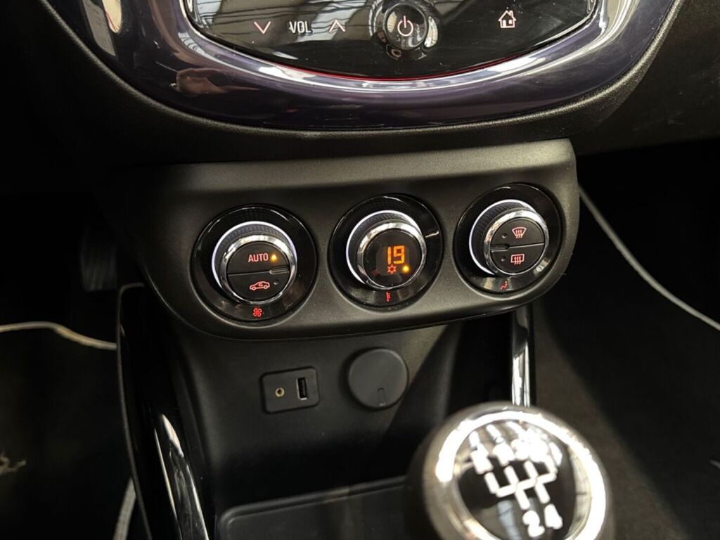 Opel Adam 2013 Punainen