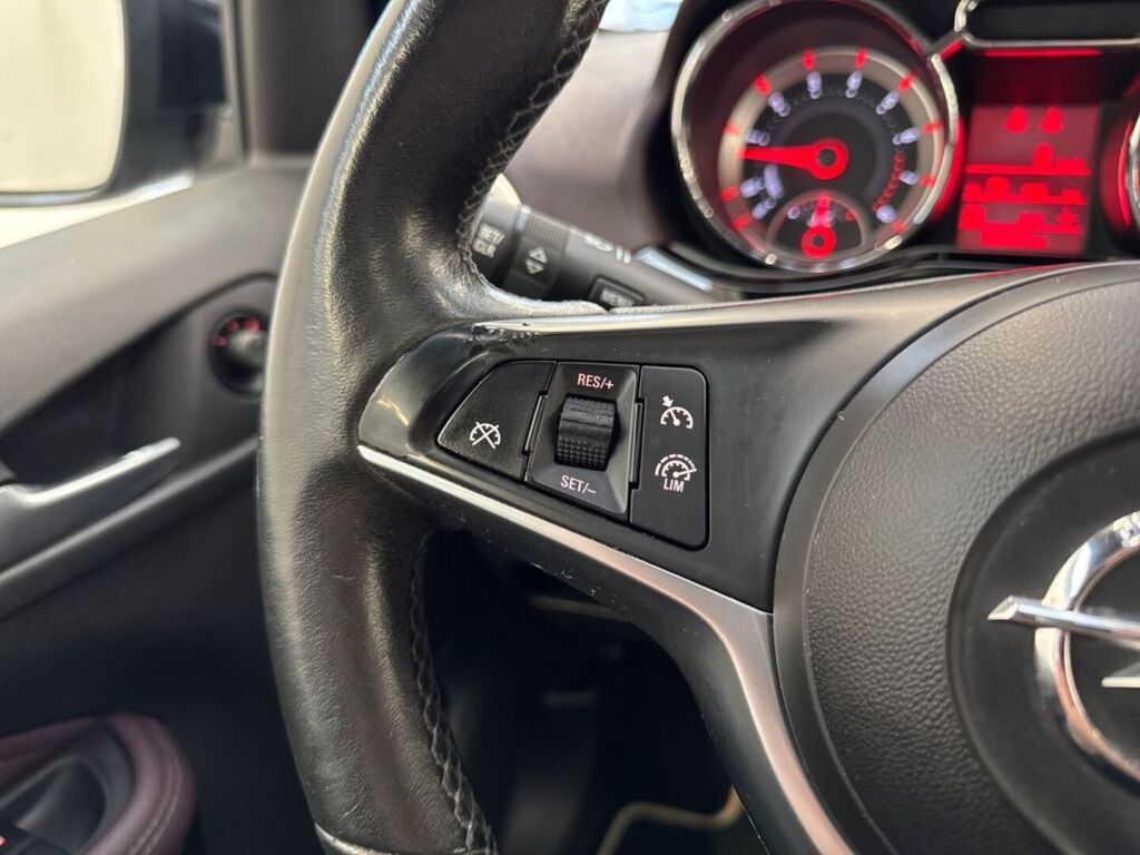 Opel Adam 2013 Punainen