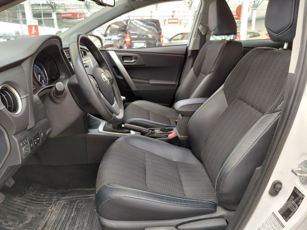 Toyota Auris 2013 Valkoinen