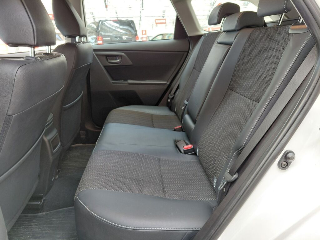 Toyota Auris 2013 Valkoinen