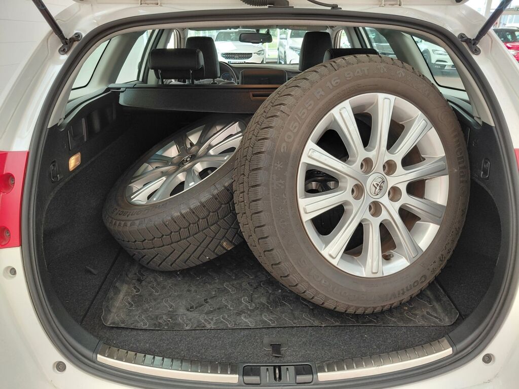 Toyota Auris 2013 Valkoinen