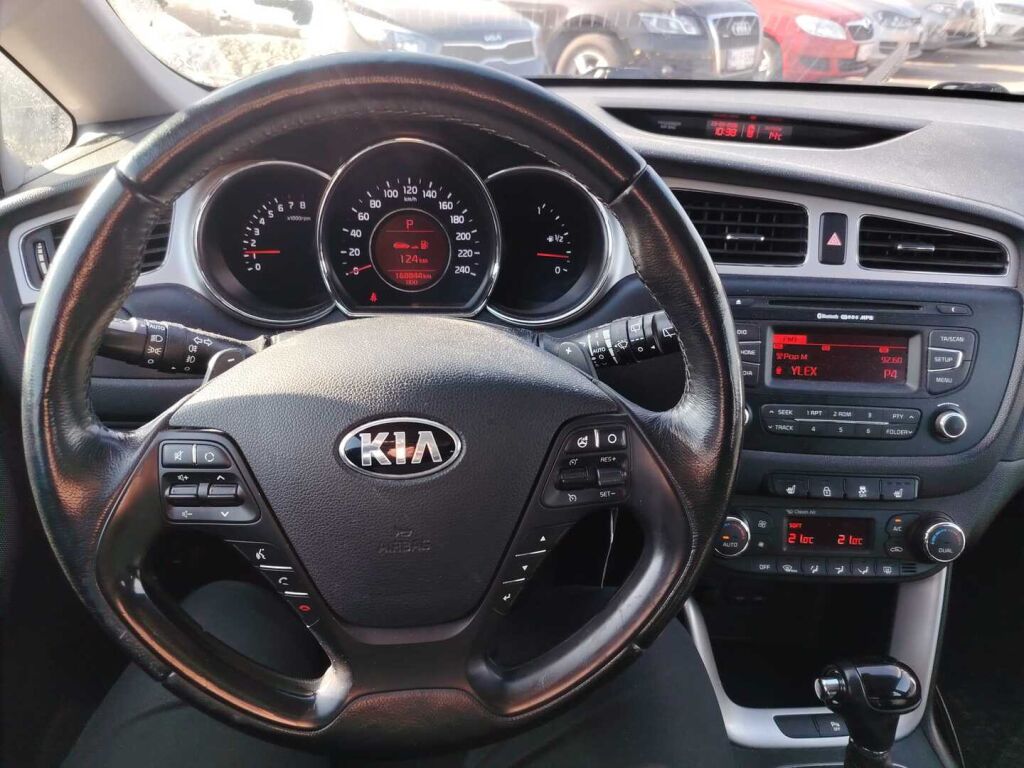Kia Ceed 2014 Musta