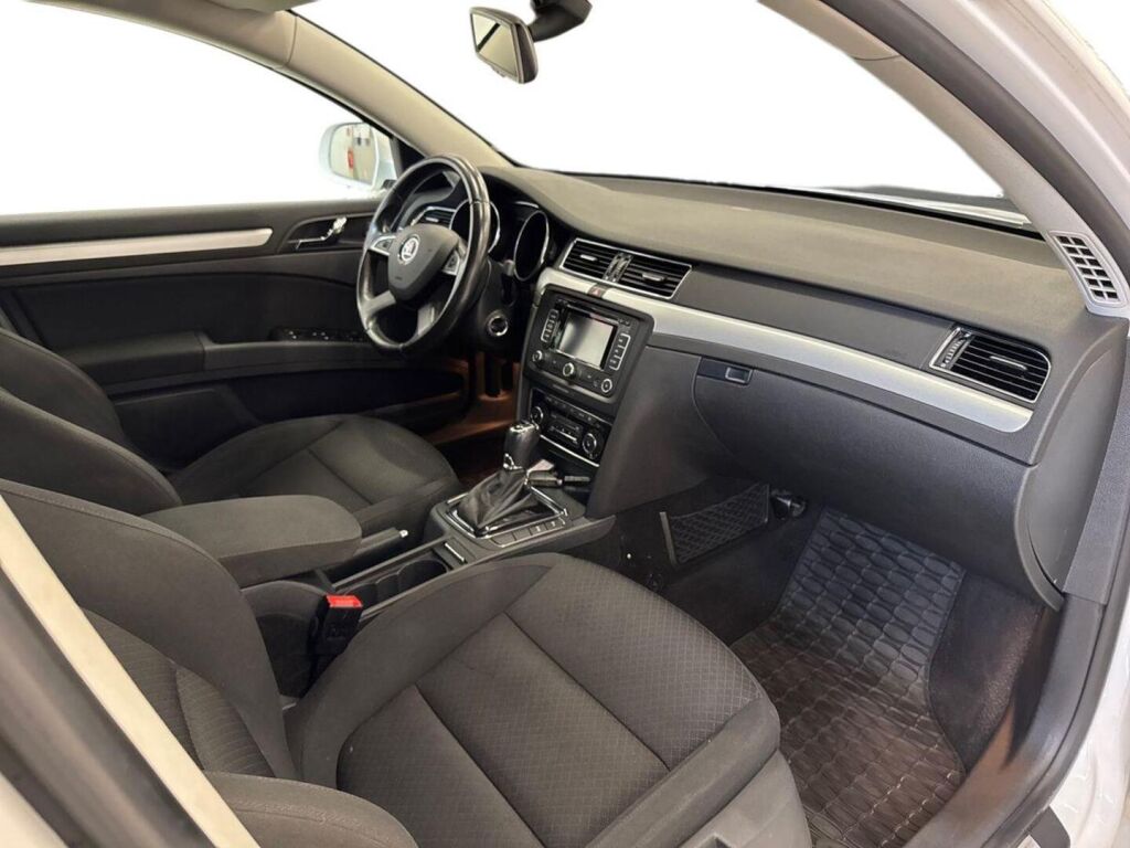 Skoda Superb 2014 Valkoinen