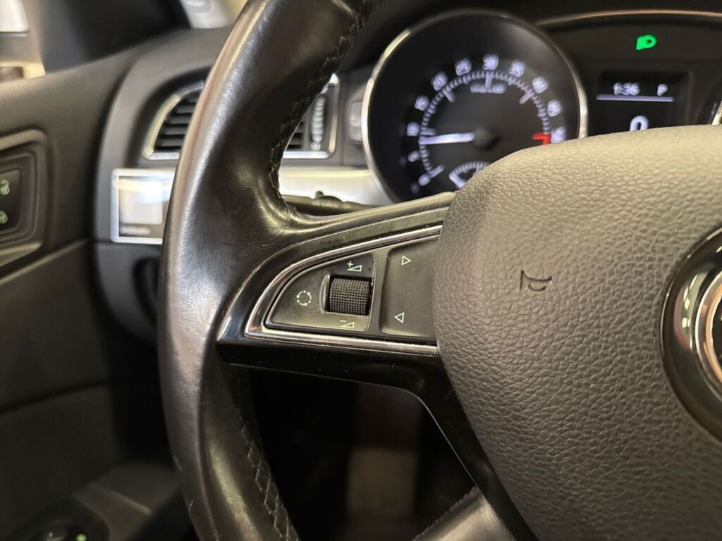 Skoda Superb 2014 Valkoinen