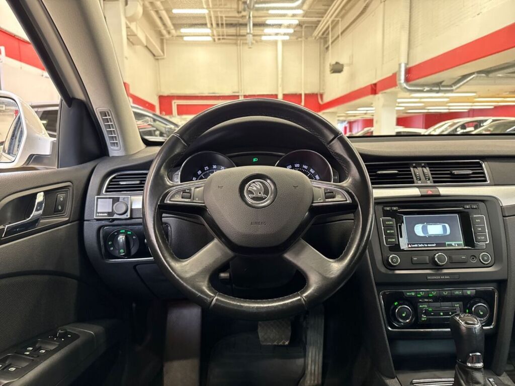 Skoda Superb 2014 Valkoinen