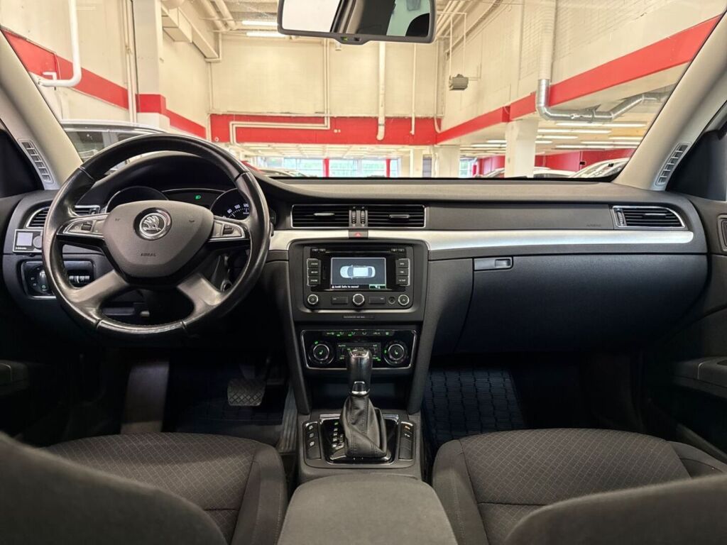 Skoda Superb 2014 Valkoinen