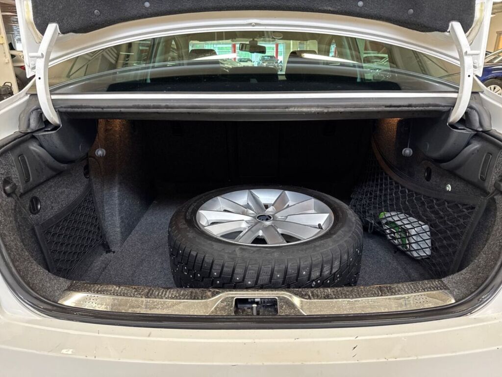 Skoda Superb 2014 Valkoinen