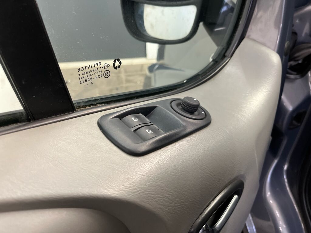 Opel Vivaro 2014 Harmaa