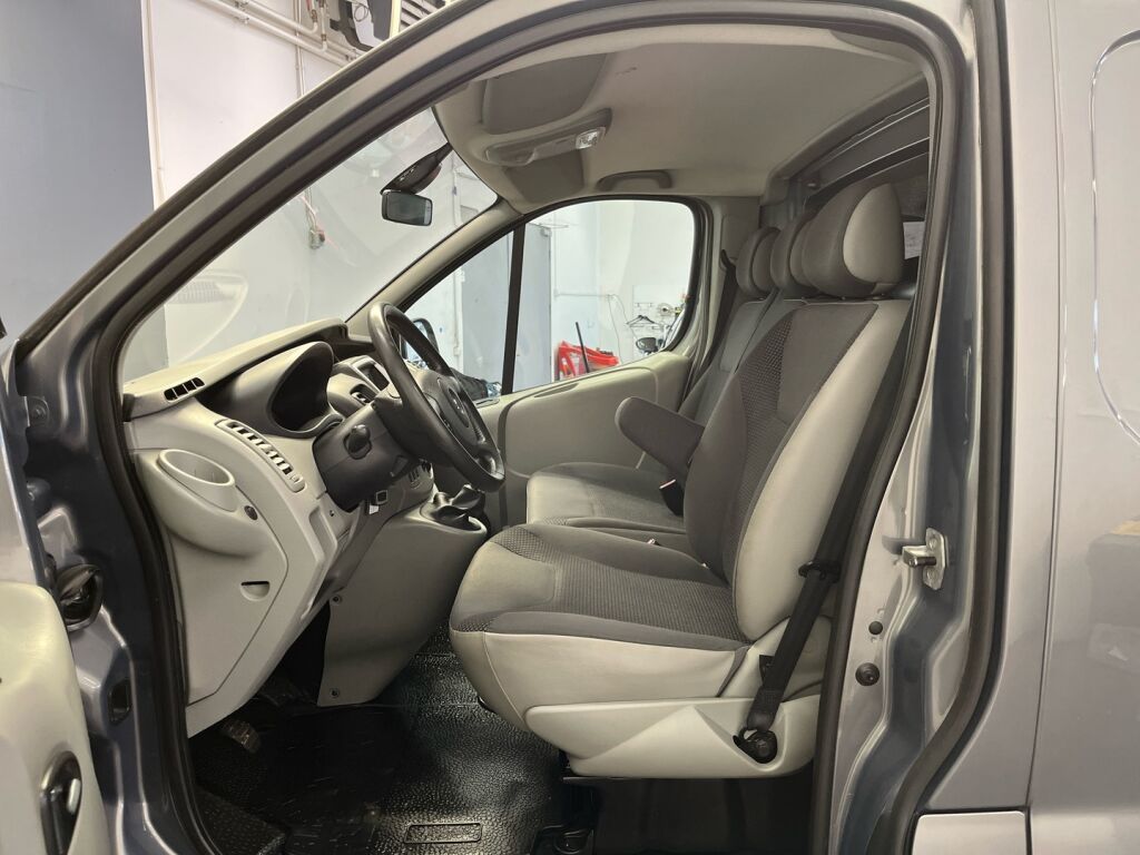Opel Vivaro 2014 Harmaa