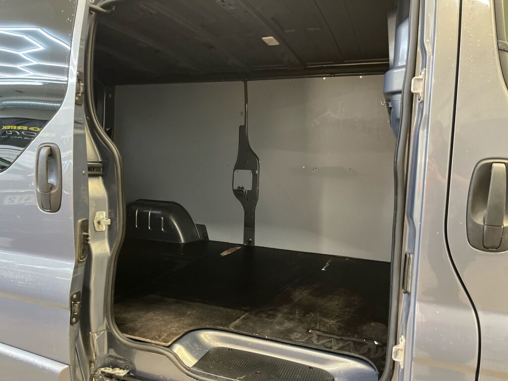 Opel Vivaro 2014 Harmaa