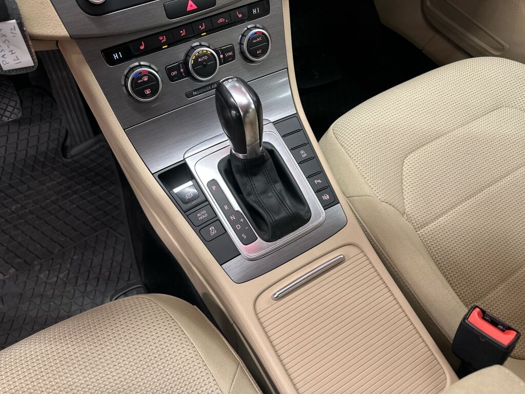 Volkswagen Passat 2014 Ruskea (beige)