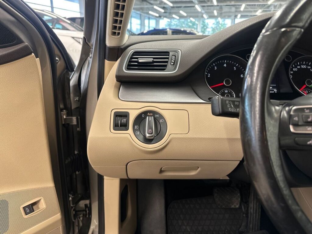 Volkswagen Passat 2014 Ruskea (beige)