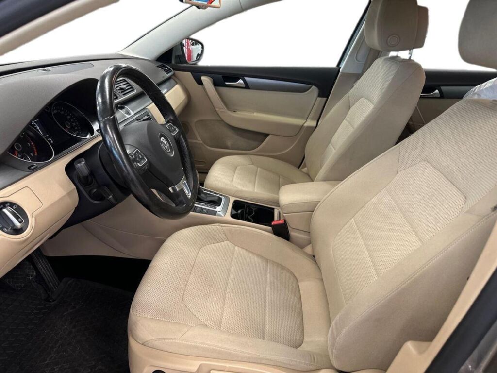 Volkswagen Passat 2014 Ruskea (beige)