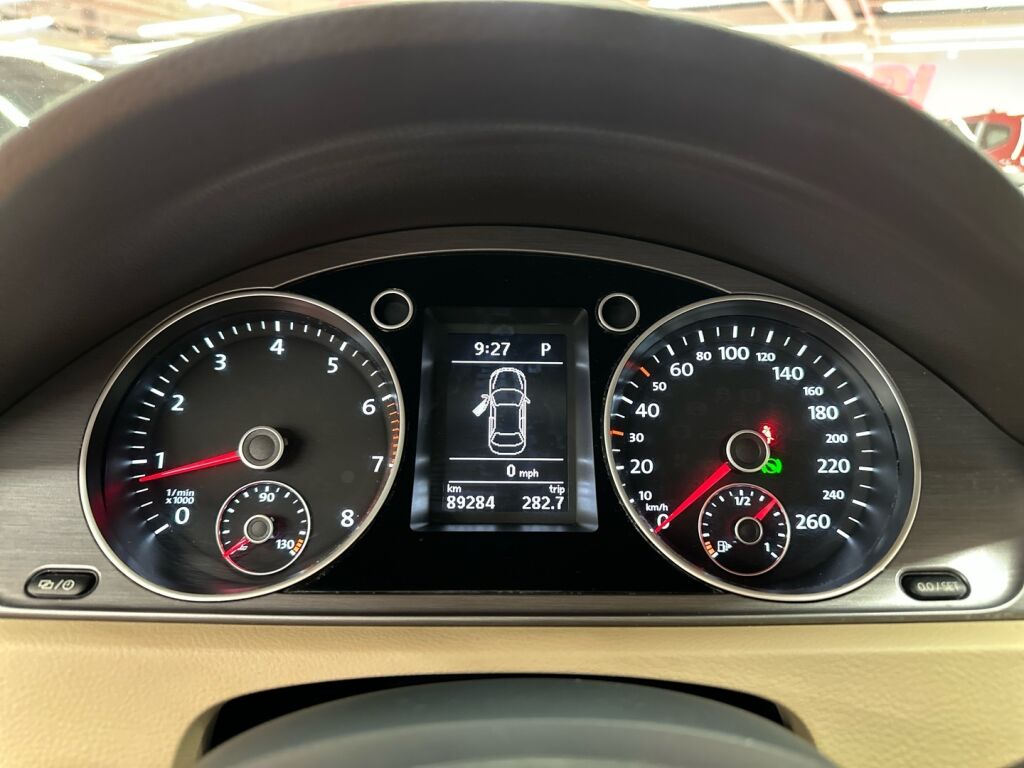 Volkswagen Passat 2014 Ruskea (beige)