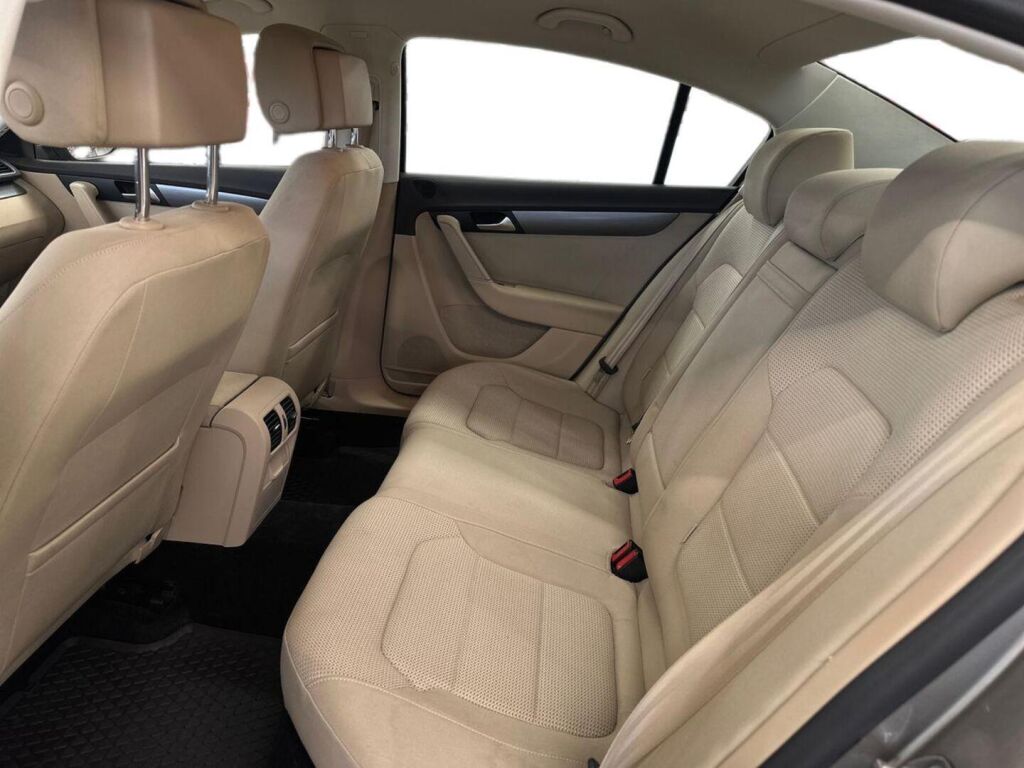 Volkswagen Passat 2014 Ruskea (beige)