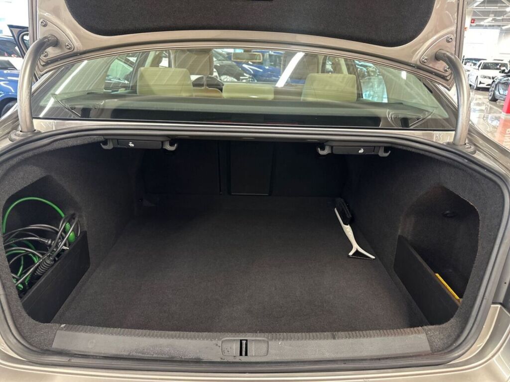 Volkswagen Passat 2014 Ruskea (beige)