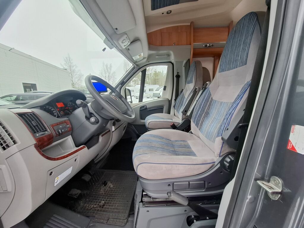 Adria Coral Plus 670 SL 2010 Valkoinen