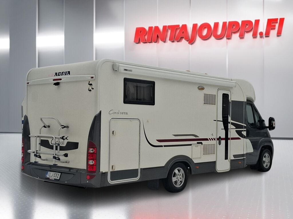 Adria Coral Plus 670 SL 2010 Valkoinen