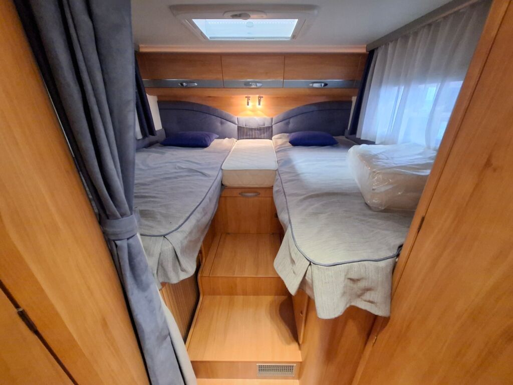 Adria Coral Plus 670 SL 2010 Valkoinen