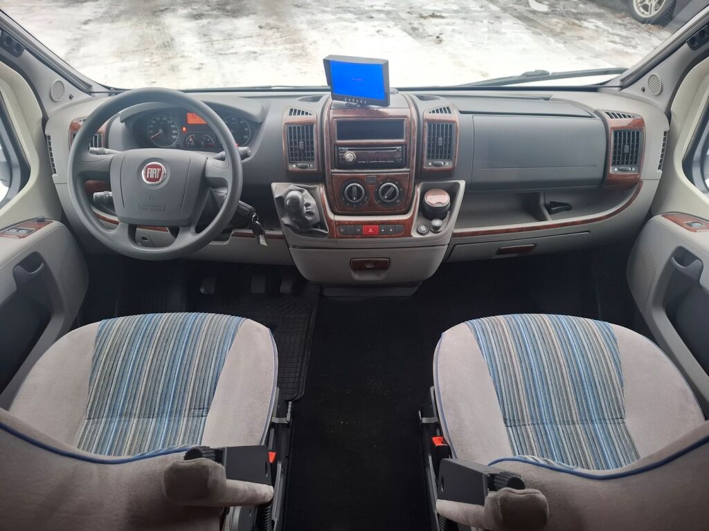 Adria Coral Plus 670 SL 2010 Valkoinen