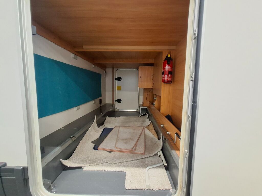 Adria Coral Plus 670 SL 2010 Valkoinen