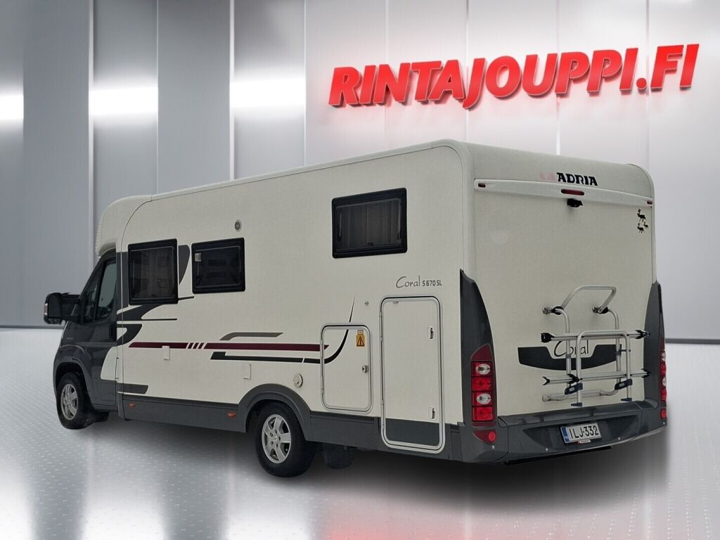 Adria Coral Plus 670 SL 2010 Valkoinen