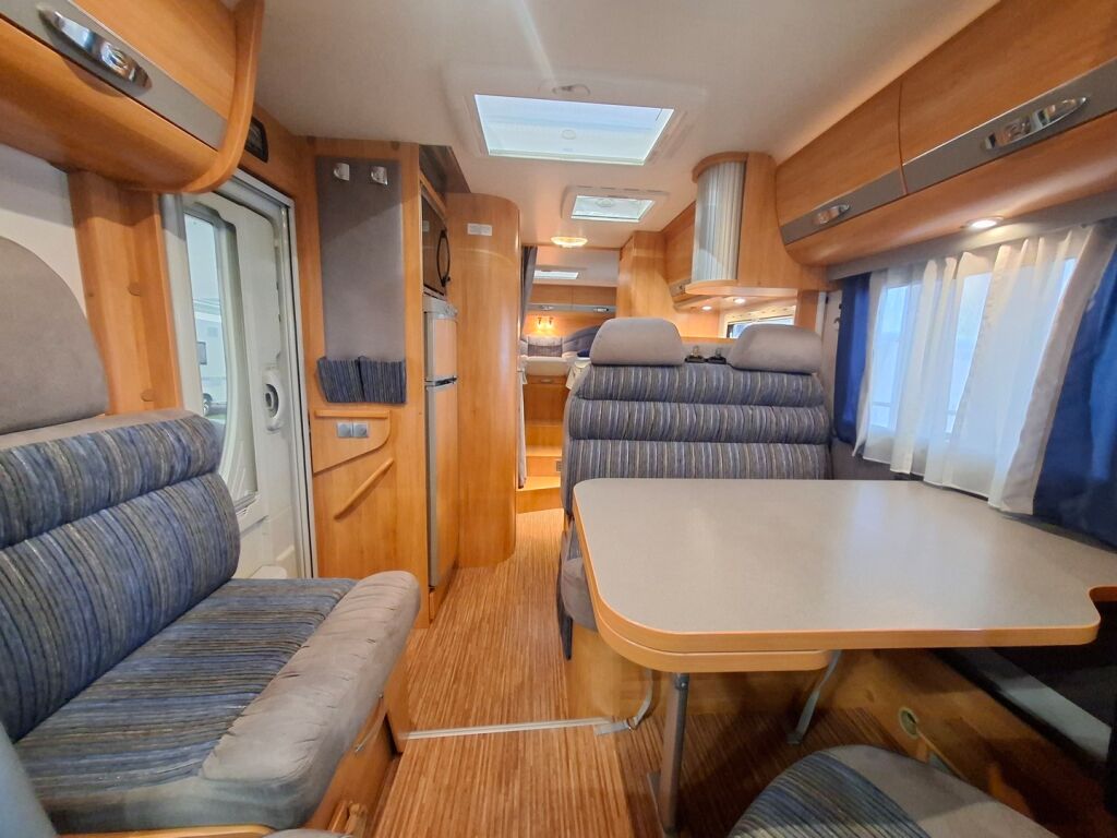 Adria Coral Plus 670 SL 2010 Valkoinen