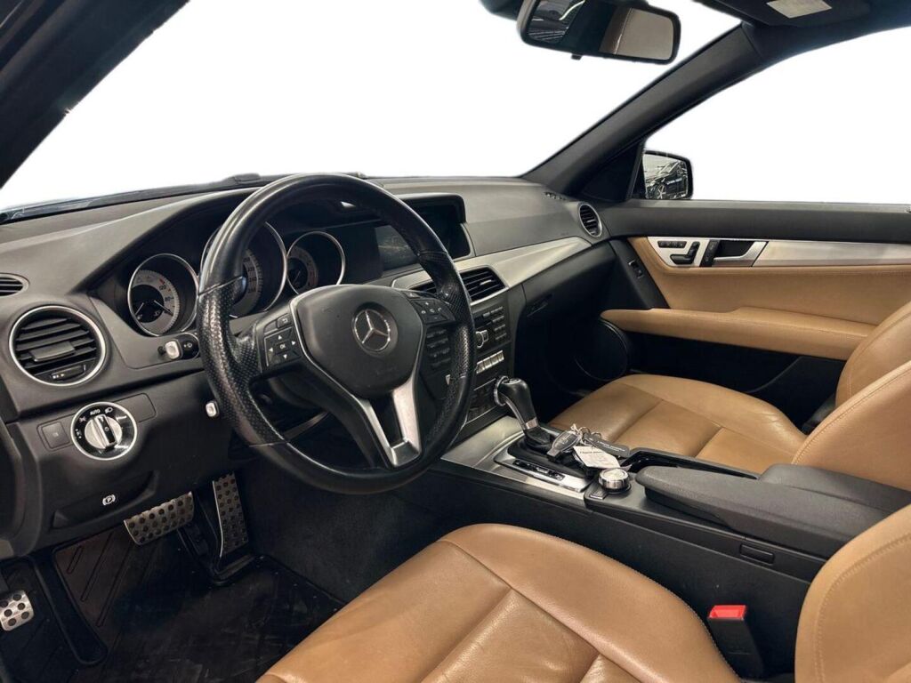 Mercedes-Benz C 2013 Musta