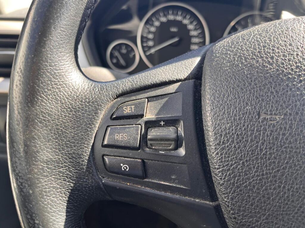 BMW 320 2013 Punainen