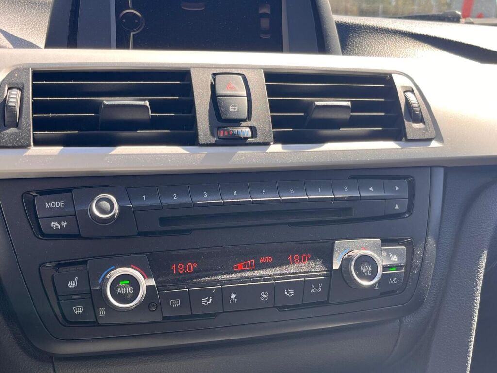 BMW 320 2013 Punainen