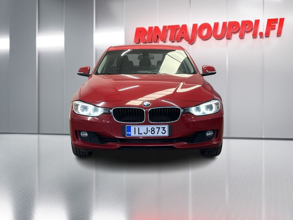 BMW 320 2013 Punainen