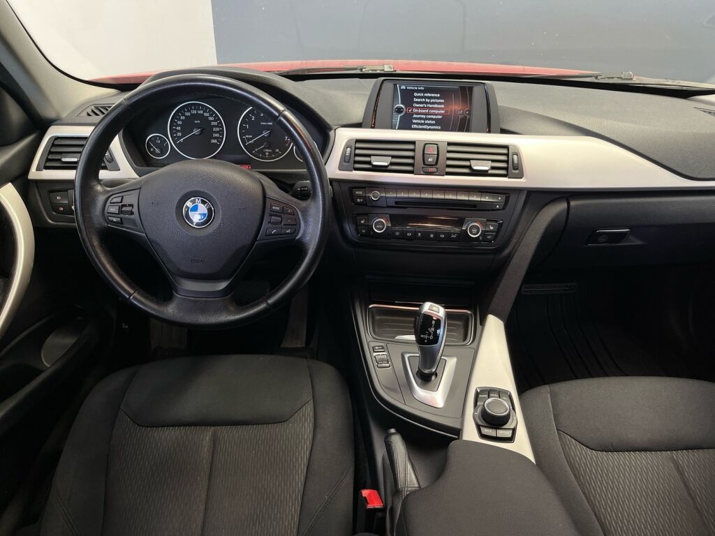 BMW 320 2013 Punainen