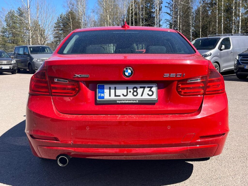 BMW 320 2013 Punainen