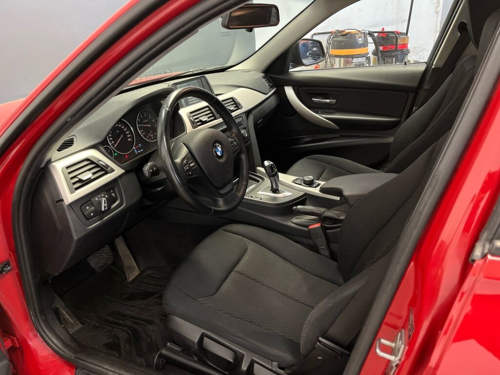 BMW 320 2013 Punainen
