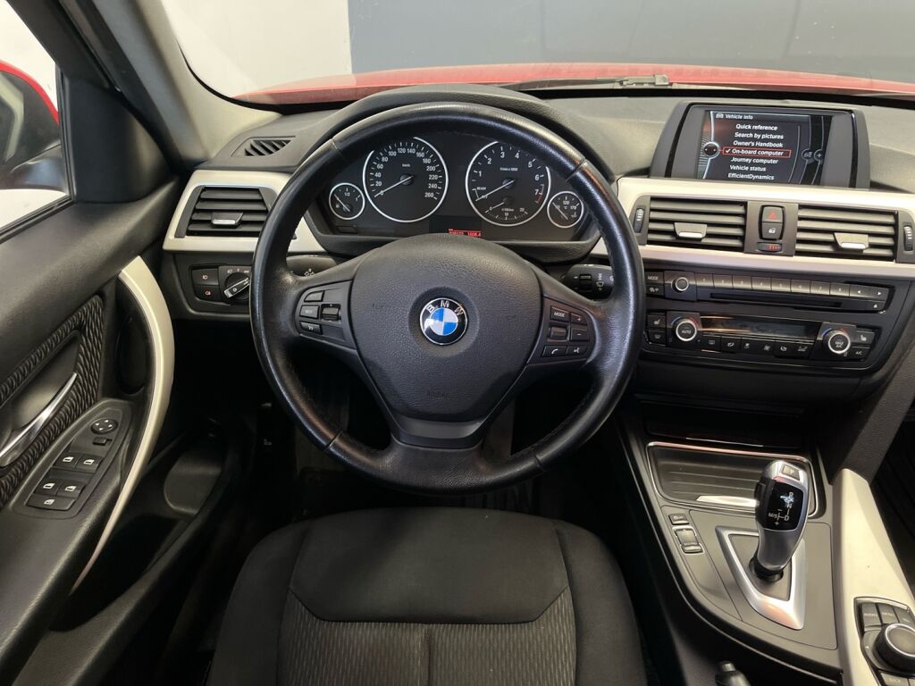 BMW 320 2013 Punainen