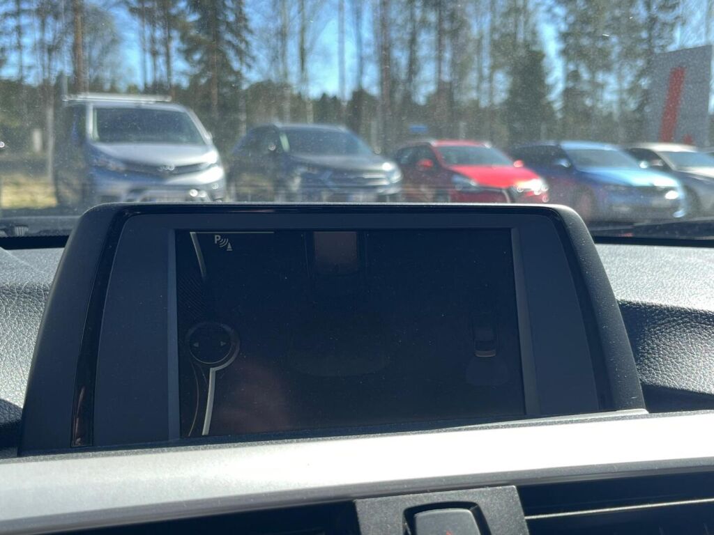 BMW 320 2013 Punainen