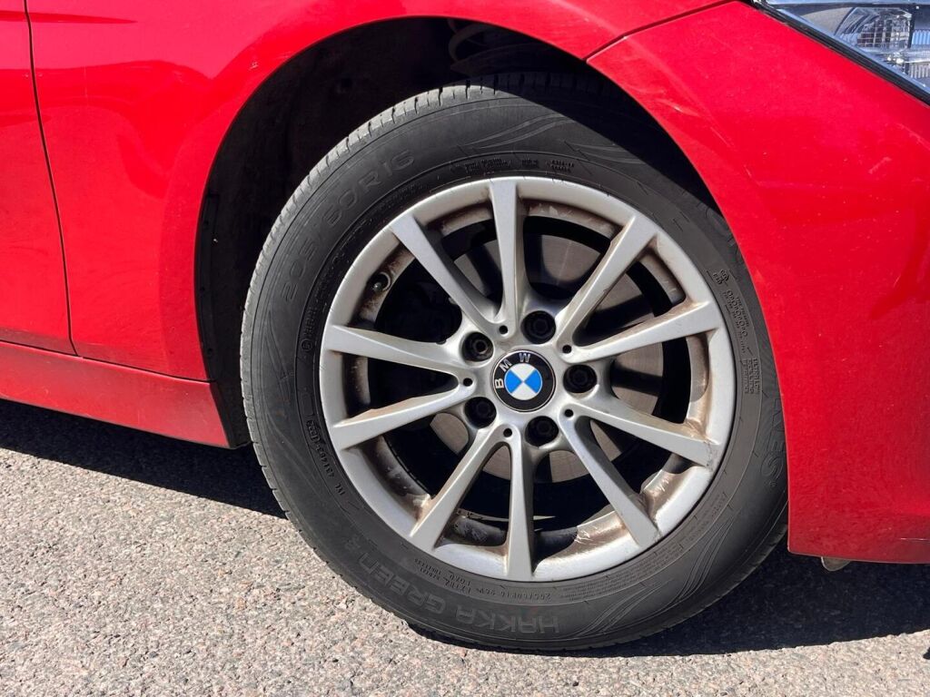 BMW 320 2013 Punainen