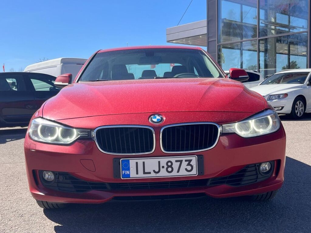 BMW 320 2013 Punainen