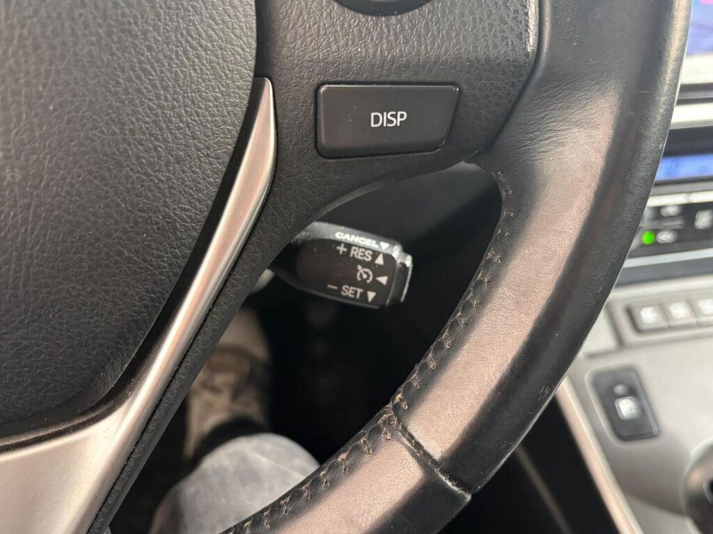 Toyota Auris 2013 Punainen