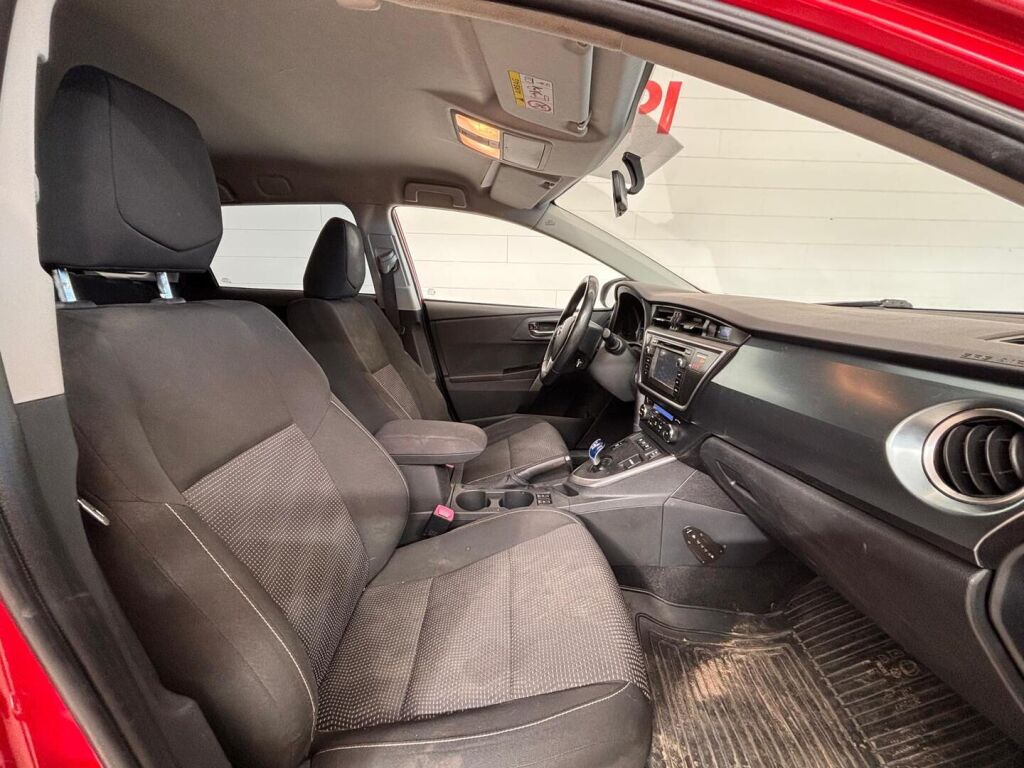 Toyota Auris 2013 Punainen
